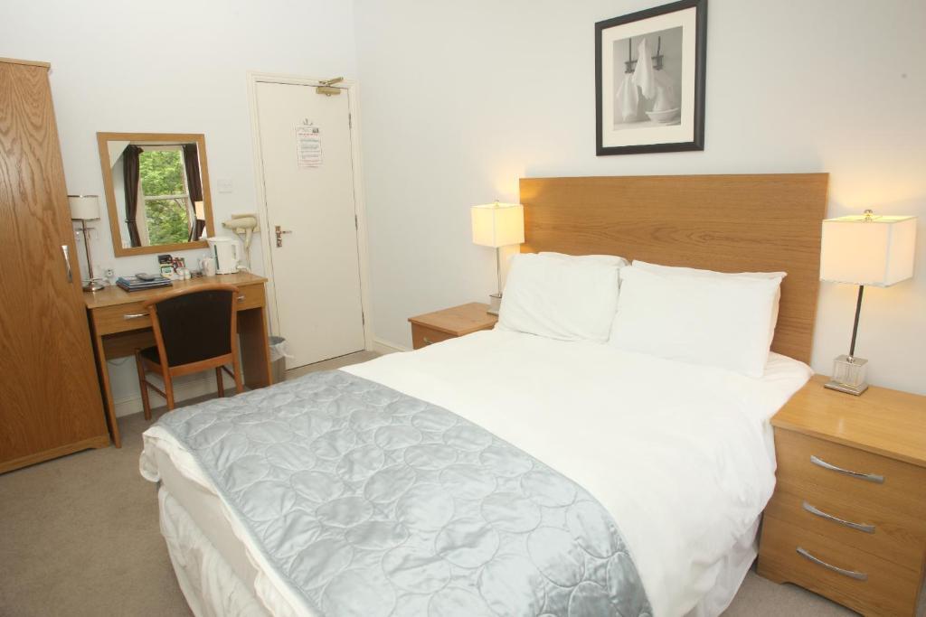 Cliff Lawn Hotel Лийдс Стая снимка