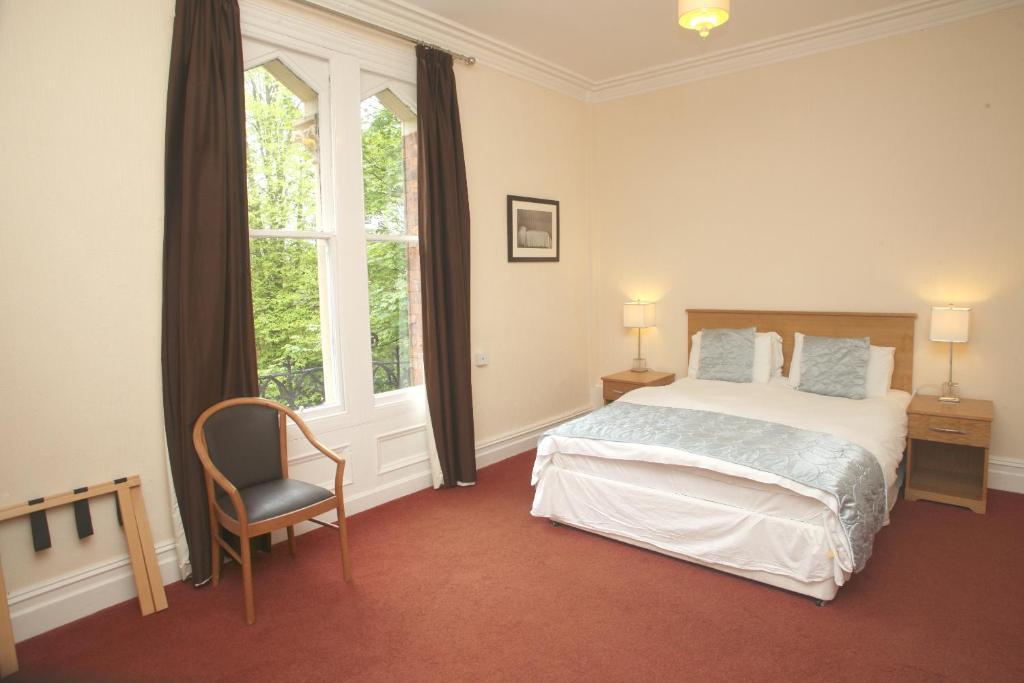 Cliff Lawn Hotel Лийдс Стая снимка