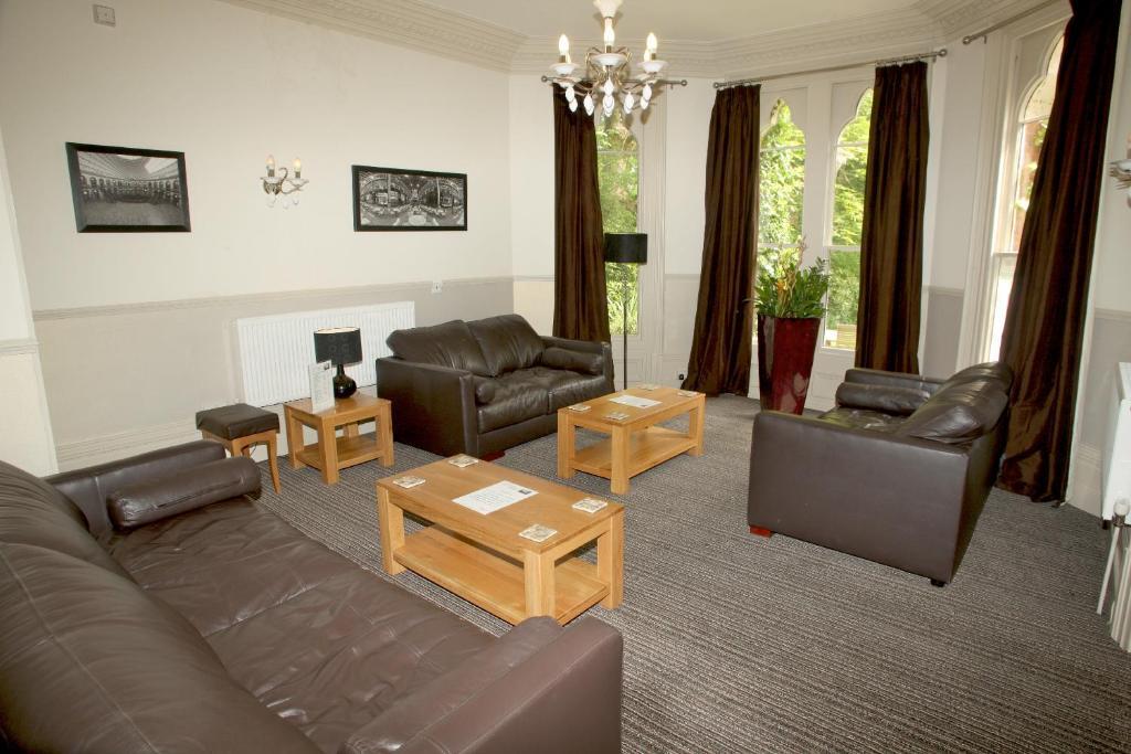 Cliff Lawn Hotel Лийдс Екстериор снимка