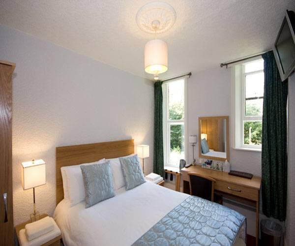 Cliff Lawn Hotel Лийдс Екстериор снимка