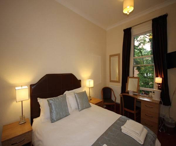 Cliff Lawn Hotel Лийдс Екстериор снимка